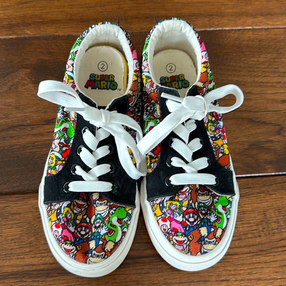 Official Nintendo Super Mario Bros Shoes Kids Boys Size 2 Low Canvas Black.